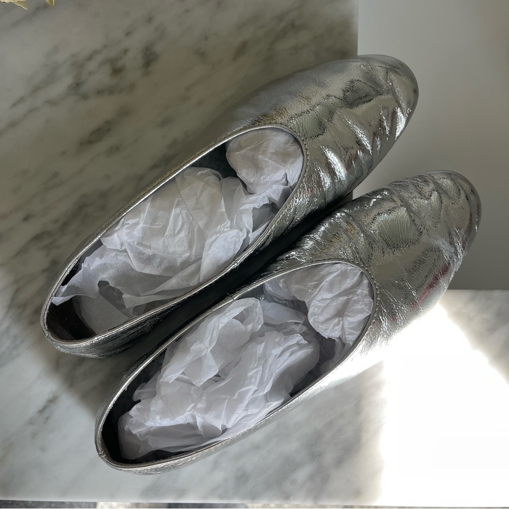 EUC Jeffrey Campbell silver romp flats - size 6.5